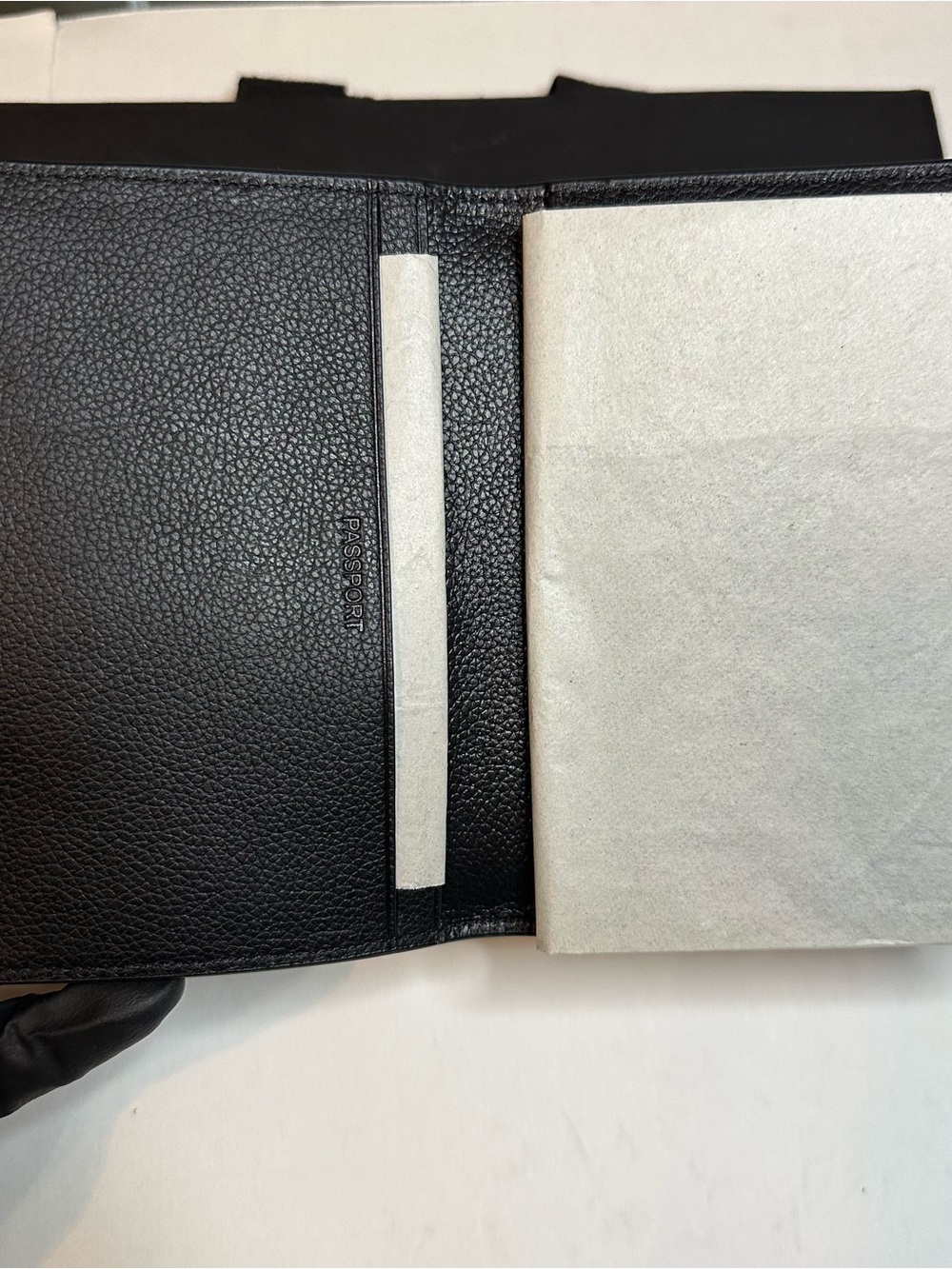 NWT Coach passport/card holder Black Pebbled Leather. - Picture 5 of 9